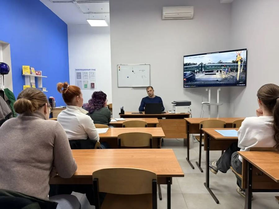 Теория ПДД с преподавателем