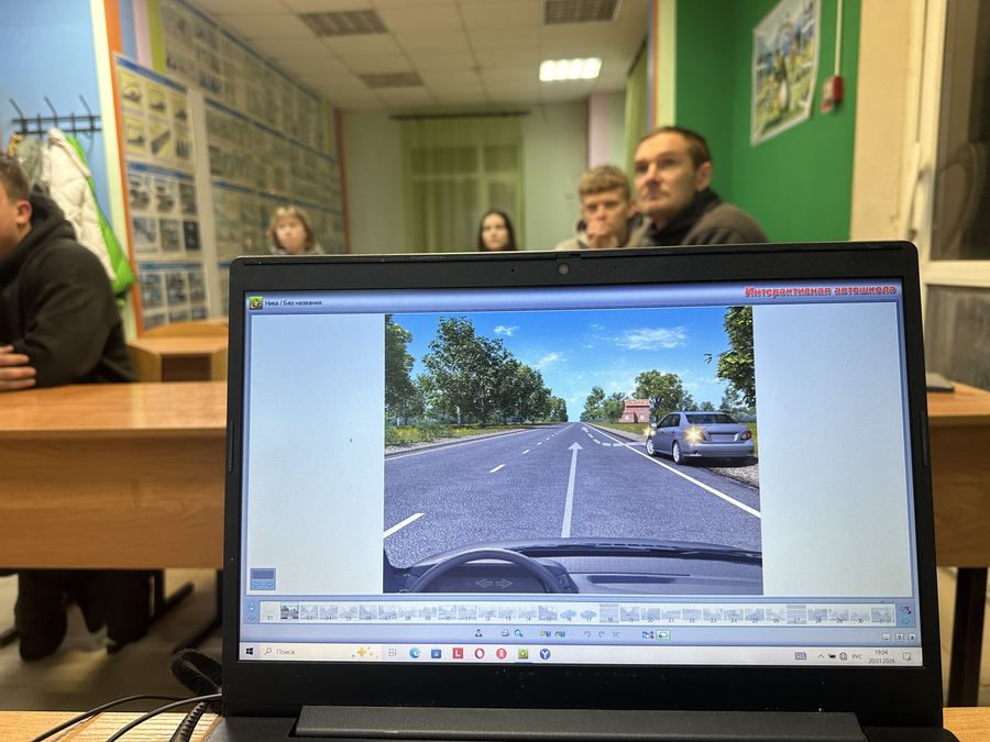 Теоретическое занятие с разбором дорожных ситуаций